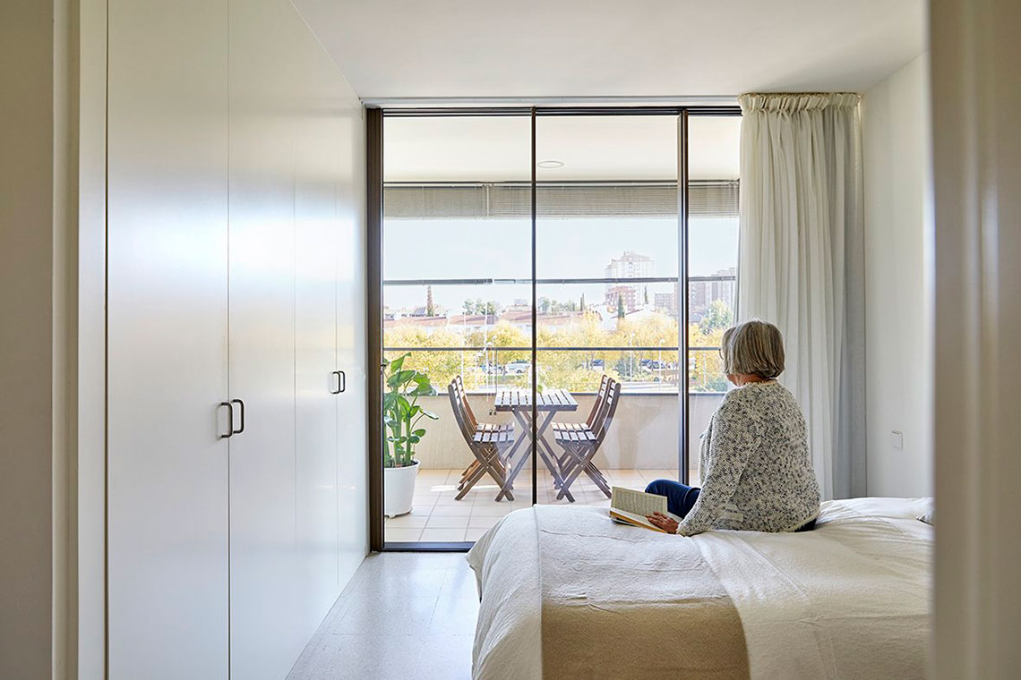 amplios ventanales para proyecto residencial para mayores